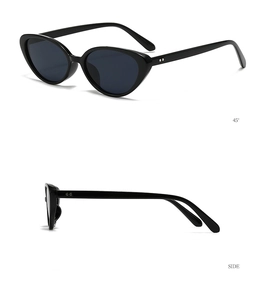 Dettagli degli occhiali da sole cat-eye neri con rivetti metallici e lenti grigie