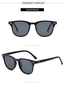 Détail des lunettes de soleil noires avec rivets argentés et verres foncés
