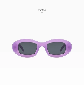 Détails des montures de lunettes de soleil ovales violettes avec verres en résine foncée