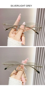 Détail de lunettes de soleil ovales sans monture Y2K argentées avec verres gris clair