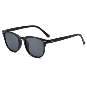 Lunettes De Soleil Carrées Rétro Monture En Plastique Verres AC Protection UV400 Rivet Décor Mode Légère Pour Femmes Hommes