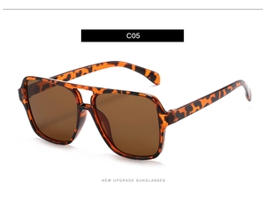 Detail of tortoise shell double bridge sunglasses with brown gradient lenses