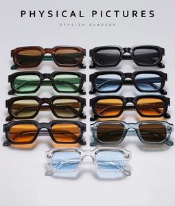Présentation à plat de lunettes de soleil rectangulaires en divers coloris et modèles
