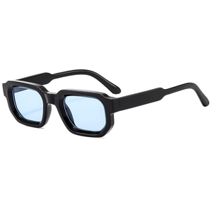 Lunettes de soleil rétro noires carrées avec verres bleu clair pour femmes