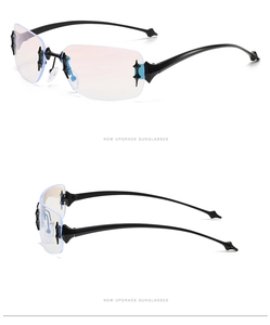 Détail de lunettes Y2K sans monture avec décor d'étoiles et verres dégradés violets