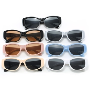 Retro oval sunglasses in seven stylish colors with polished frames and UV protection