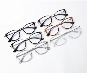 Collection de lunettes anti-lumière bleue œil de chat montrant charnières et dimensions