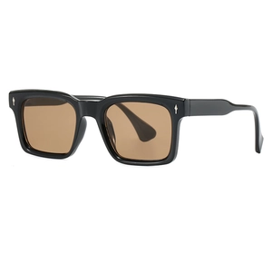 Occhiali da sole quadrati vintage con montatura nera e lenti marroni protezione UV