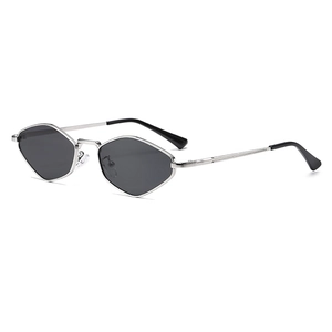 Occhiali da sole geometrici esagonali in metallo argento con lenti grigio scuro donna
