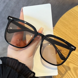 Oversized Square Sunglasses For Women UV400 Protection Resin Frame With Metal Arrow Rivet Retro Simple Fashion Eyewear