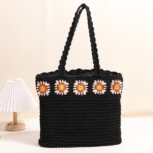 Grand sac fourre-tout noir en crochet avec fleurs faites main pour plage et vacances