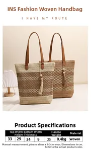 Detaillierte Maße der gestreiften Strohschultertasche mit Quasten und Holzperlen
