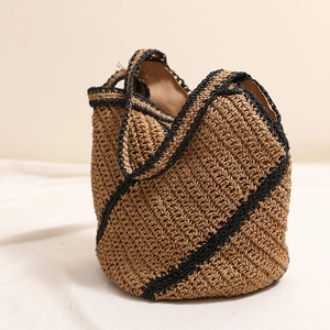 Straw shoulder tote bag with geometric black stripes and large capacity for beach holidays