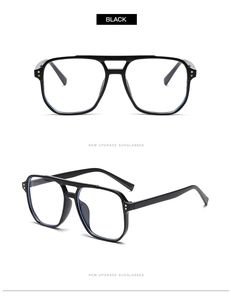 Détail de lunettes de pilote noires avec double pont et rivets métalliques décoratifs