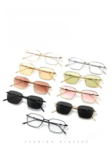 Collection de lunettes de soleil carrées rétro en métal avec divers verres colorés
