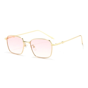 Lunettes de soleil rectangulaires vintage avec monture dorée et verres dégradés roses à 45 degrés