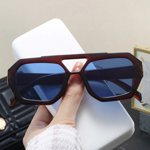 Retro double-bridge oversized sunglasses with brown frames and blue lenses in a white case