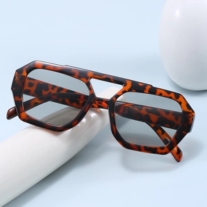 Retro oversized tortoiseshell sunglasses with double bridge design and gray lenses