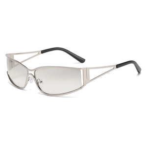 Lunettes de soleil futuristes en métal argenté avec branches creuses et petit cadre rétro