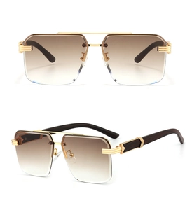 Detailed view of wood grain temples and golden metal bridge on gradient pilot sunglasses