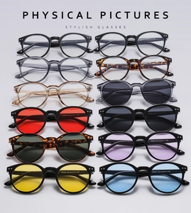 Vue en grille de lunettes de soleil rondes léopard élégantes en douze couleurs variées