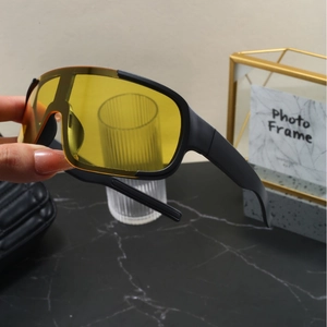 Sport cycling glasses with black frame and yellow anti-fog lens for outdoor activities
