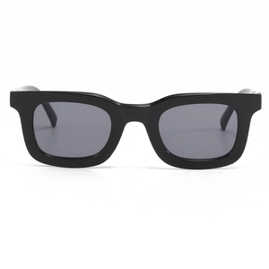 Lunettes de soleil noires carrées classiques avec verres foncés pour un look rétro