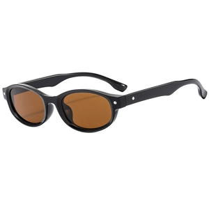 Lunettes de soleil ovales noires rétro avec verres bruns et rivets argentés élégants