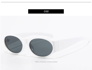 Détail de lunettes de soleil ovales blanches avec branches larges et verres gris
