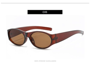Vue détaillée de lunettes de soleil ovales en écailles avec verres de couleur thé