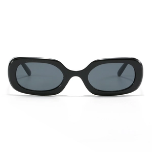 Retro schwarze ovale Sonnenbrille mit dunkelgrauen Gläsern und schlichtem Rahmen für Damen
