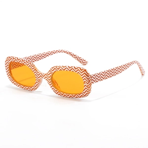 Retro-Oval-Sonnenbrille mit Zickzack-Muster und lichtdurchlässigen orangefarbenen Gläsern