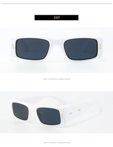 Détails de lunettes de soleil blanches rectangulaires avec rivets dorés et verres foncés