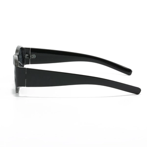 Lunettes de soleil ovales classiques à monture large noire brillante au style vintage