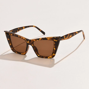 Retro cat-eye sunglasses with tortoiseshell frame and brown lenses for a stylish look