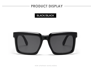 Gros plan de lunettes de soleil carrées noires avec monture mate de haute qualité