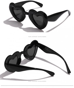 Détails des lunettes de soleil en forme de cœur avec monture noire épaisse et UV400