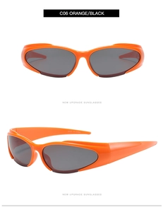 Détail des lunettes de soleil orange Y2K au design futuriste avec verres gris fumés
