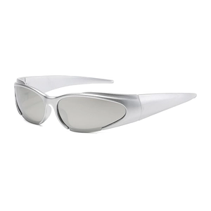 Lunettes de soleil de sport Y2K argentées au fini métallique avec verres teintés gris