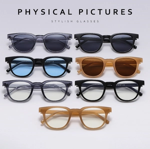 Detailed grid showing square sunglasses and optical frames in black and amber colors