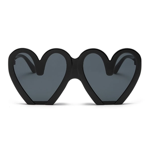 Modische Herz Sonnenbrille für Damen in Schwarz Oversize Gestell Streetwear Look