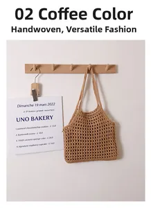 Détail du sac cabas en coton tissé ajouré marron café au design minimaliste et rustique