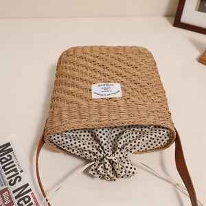Minimalist square straw shoulder bag with leather strap and polka dot lining