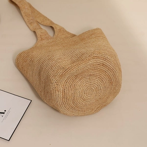 Large capacity raffia woven shoulder bucket bag with natural spiral straw texture