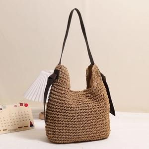 Grande borsa tote in paglia intrecciata con nappe marroni e sottili spalline in pelle
