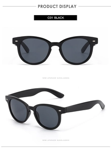 Detail von ovaler schwarzer Sonnenbrille mit glänzendem Rahmen und Silbernieten
