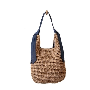 Sac fourre-tout en paille minimaliste avec rubans bleu marine pour la plage et l'été