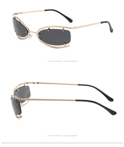 Détail de lunettes en métal ajouré avec rivets décoratifs et verres foncés