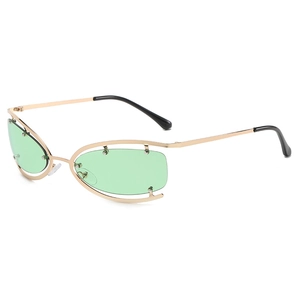 Lunettes de soleil dorées tendance avec verres ovales vert clair et design ajouré