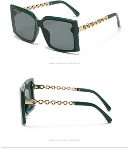 Dettaglio occhiali da sole oversize verde scuro con aste a catena in metallo traforato